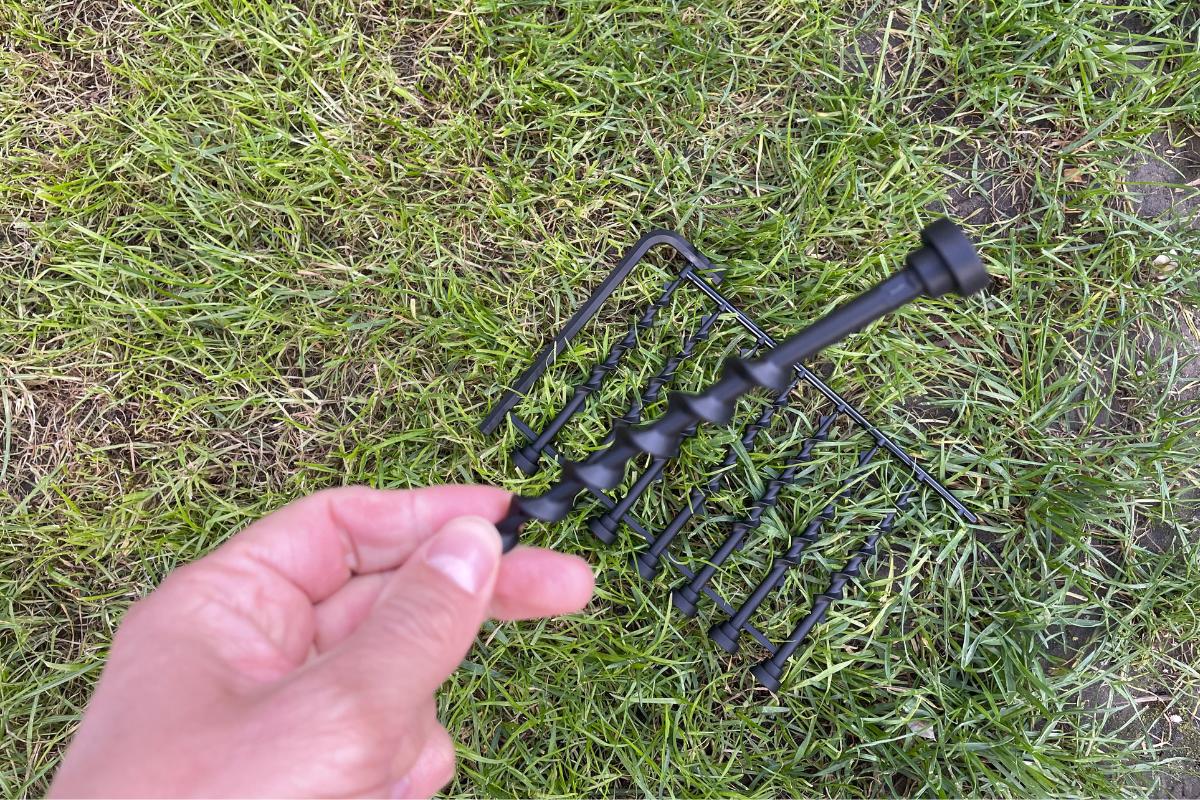 Die Erdnägel des Dreame A1 Mähroboters.